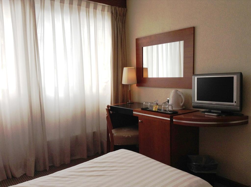 Ibis Geneve Centre Lac Room photo